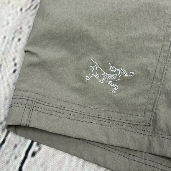 Arc’teryx Parapet Long Women’s Hiking Shorts Taupe Sz 2