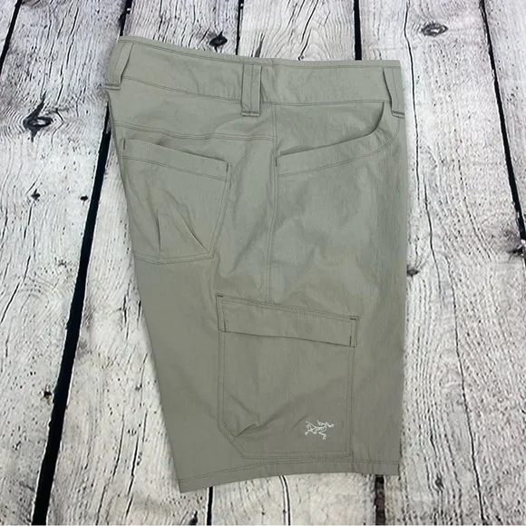 Arc’teryx Parapet Long Women’s Hiking Shorts Taupe Sz 2