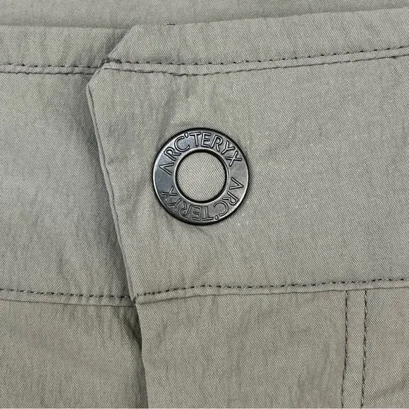 Arc’teryx Parapet Long Women’s Hiking Shorts Taupe Sz 2