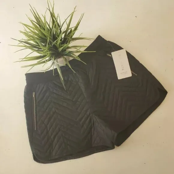 ATHLETA Black APRES SKI SHORTS Quilted DOWN Hiking Zip Pockets #467120 RT$89