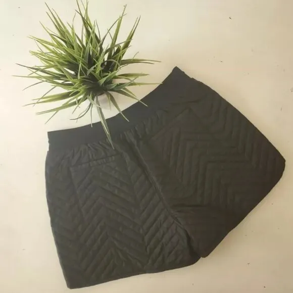 ATHLETA Black APRES SKI SHORTS Quilted DOWN Hiking Zip Pockets #467120 RT$89