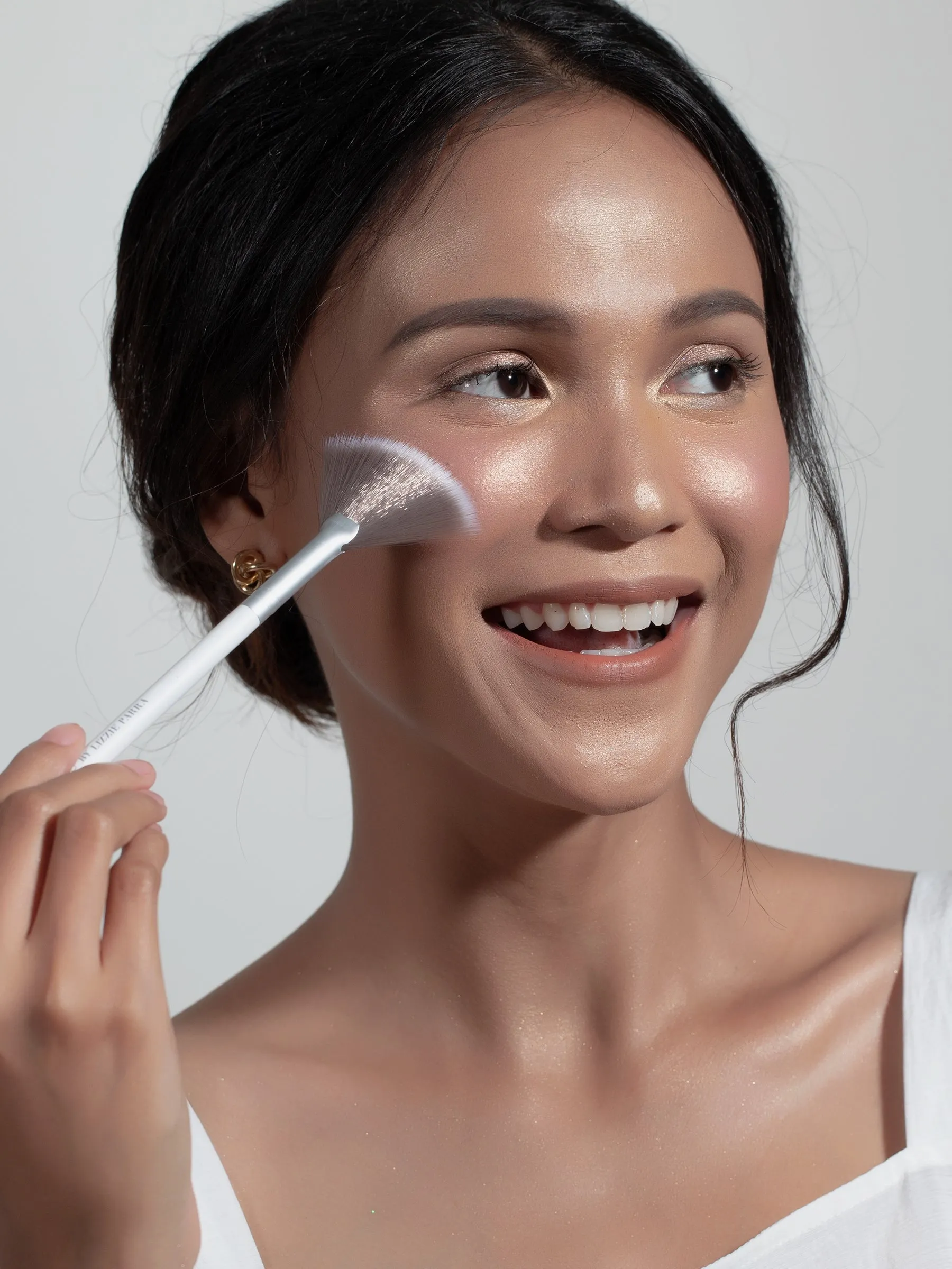 HIGHLIGHTER BRUSH