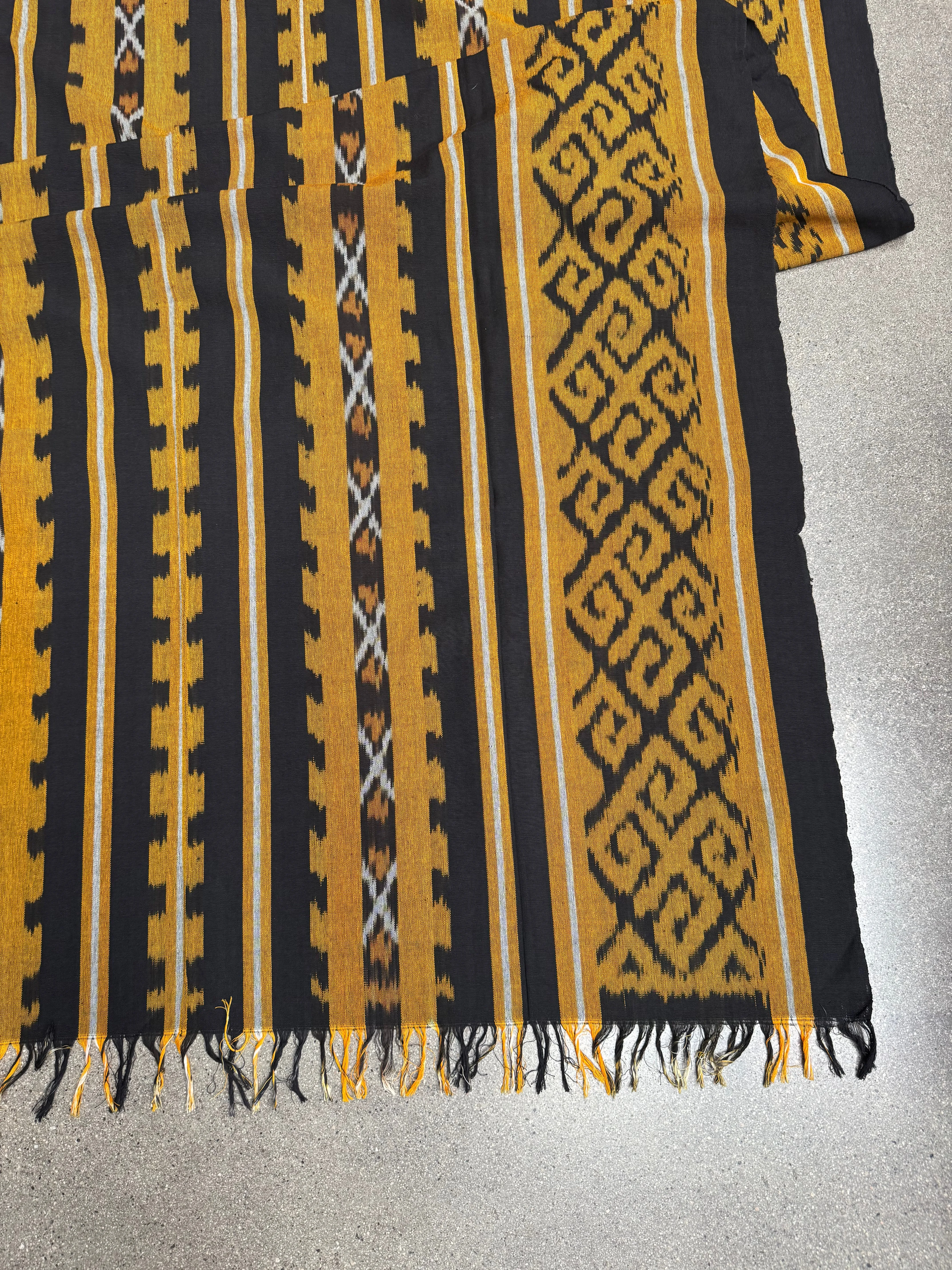 IKAT BLANKET - YELLOW/BLACK