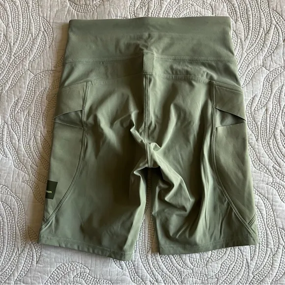 Lululemon - Cargo Super-High-Rise Hiking Short 8&quot; - Laurel Green