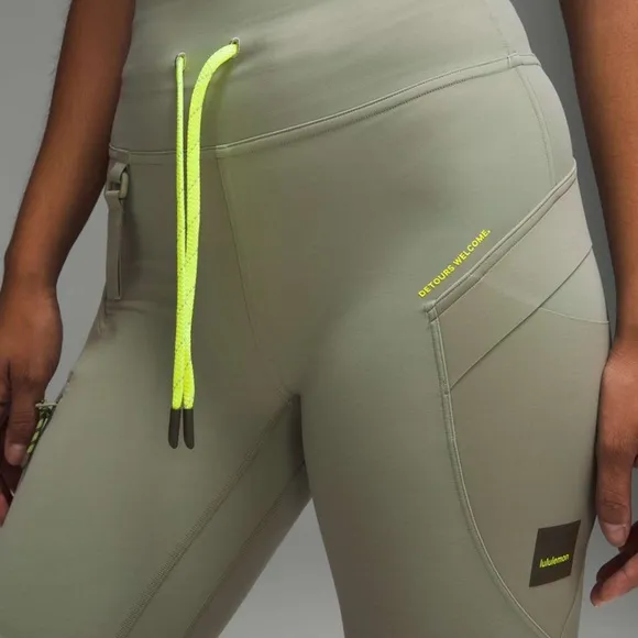 Lululemon - Cargo Super-High-Rise Hiking Short 8&quot; - Laurel Green