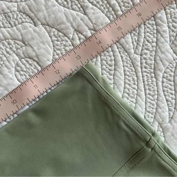 Lululemon - Cargo Super-High-Rise Hiking Short 8&quot; - Laurel Green