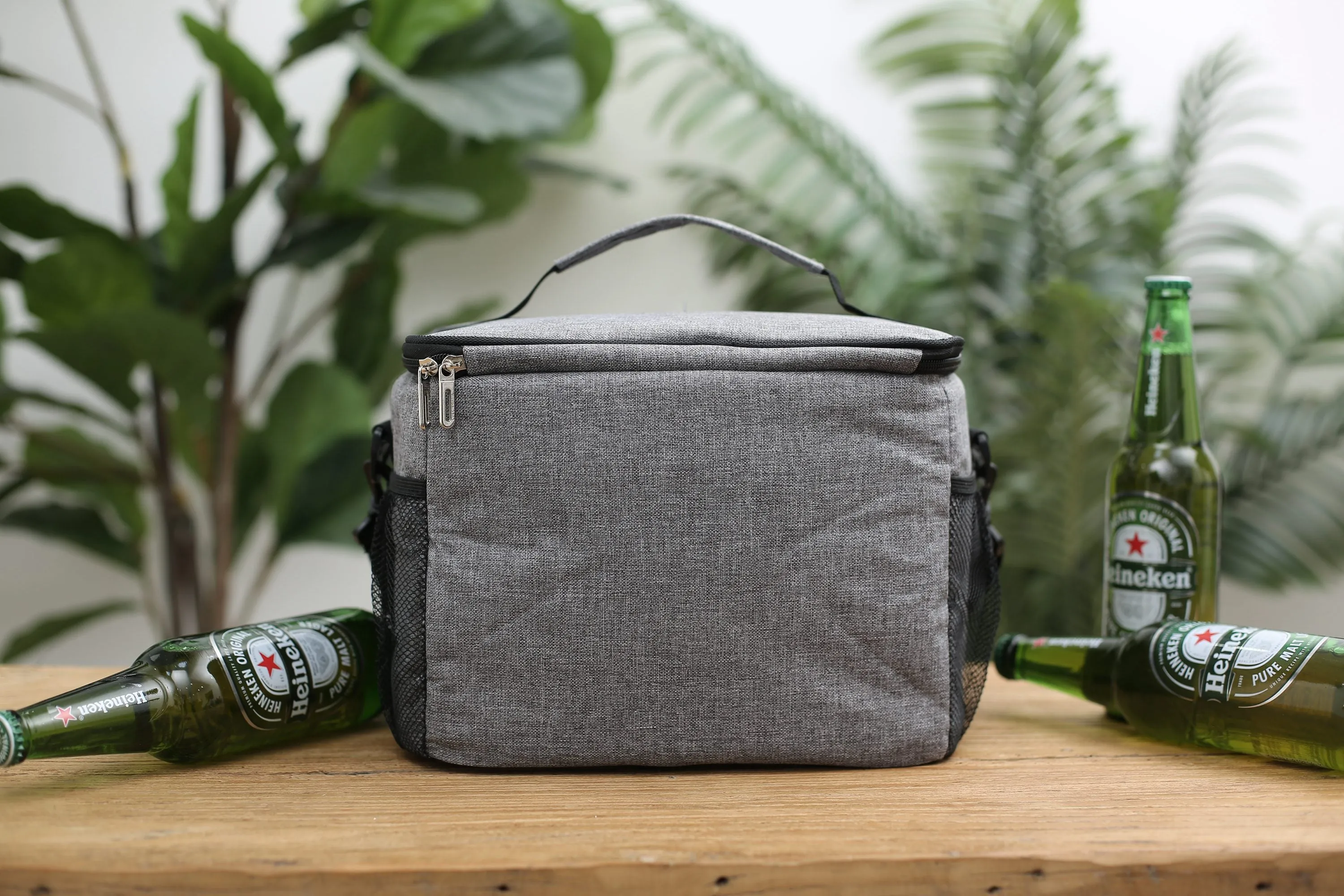 Monogrammed Insulated Cooler Bags - The Perfect Groomsmen Gift for Beach, Picnic, and Camping Trips