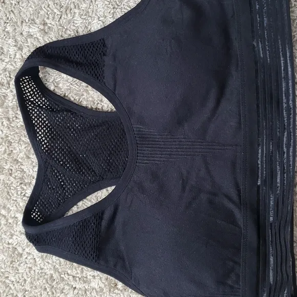 New C&amp;C Women sport bra running gym hiking lightweight padding inseart sz M