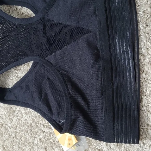New C&amp;C Women sport bra running gym hiking lightweight padding inseart sz M